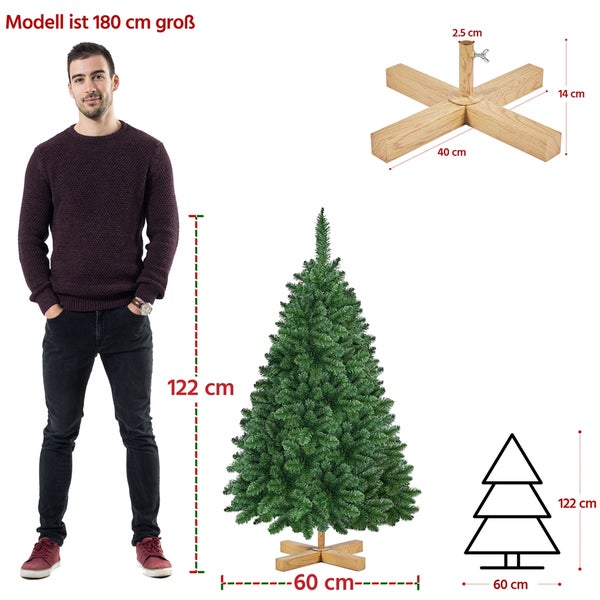 Geschmückter Weihnachtsbaum mit Geschenken darunter