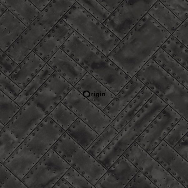 Vliestapete in dunkler Metalloptik mit Plattenmuster und Nieten im Fischgrätenmuster.
