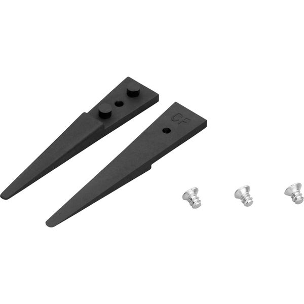 Zwei keilförmige Bauteile mit drei Senkkopfschrauben.