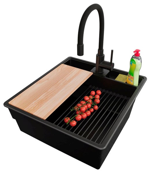 Schwarze Spüle mit Abtropffläche, Schneidebrett, Armatur, Tomaten und Spülmittel