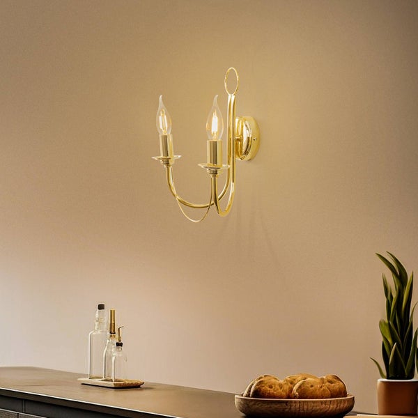 Goldfarbene Wandleuchte mit zwei Leuchten und dekorativen Elementen zur Wandbeleuchtung