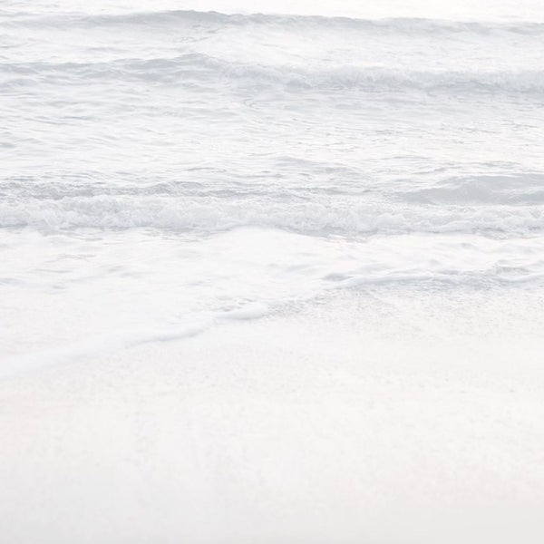 Strand mit sanften Wellen