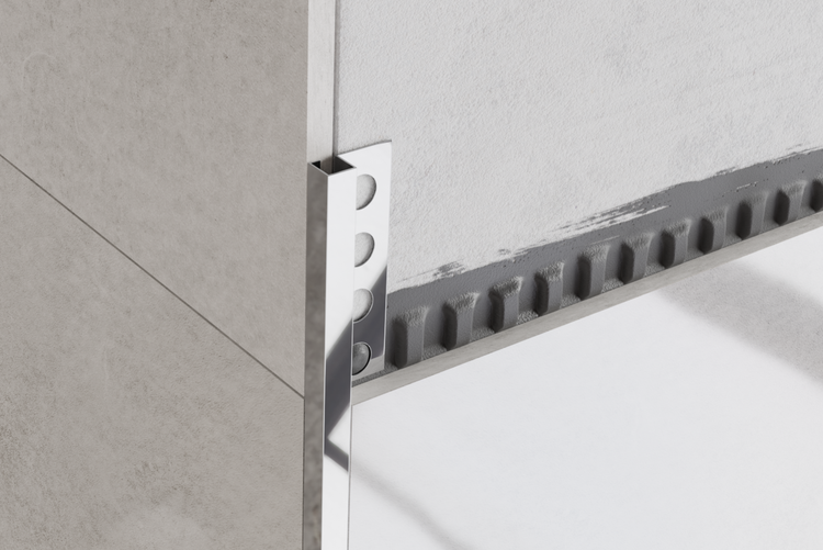 Fliesenschiene aus Metall an einer Ecke