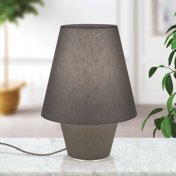 Tischleuchte mit Lampenschirm