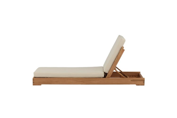 Holzliege mit Polster