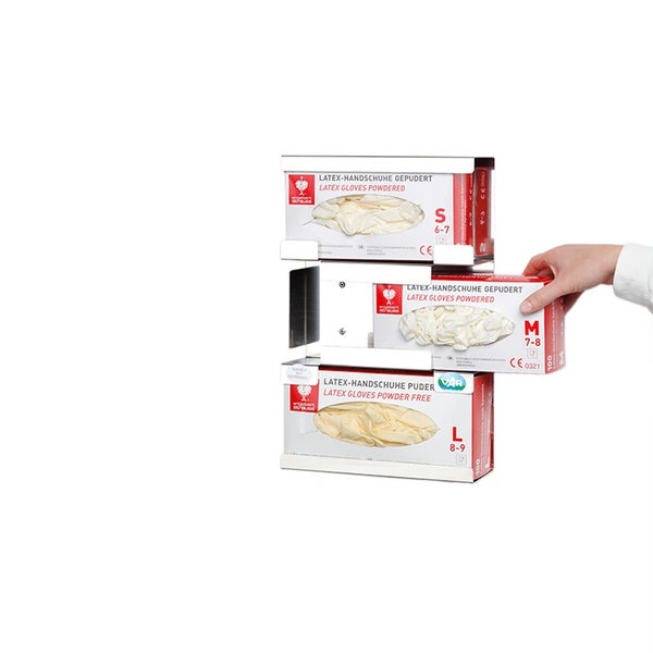 Wandhalterung aus Metall für drei Boxen Einweghandschuhe, eine Hand entnimmt eine Packung Latexhandschuhe mit Engelbert Strauss Logo.