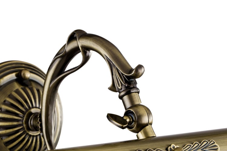 Detail einer Wandleuchte mit dekorativen Elementen