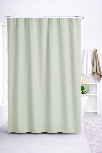 Badezimmer Szene mit Duschvorhang an Duschstange