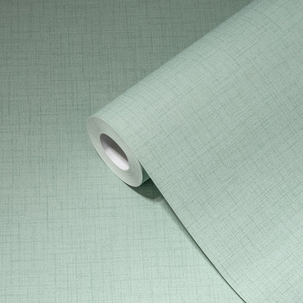 Wohnraum mit Blumenbild, Dekorationselementen und Sofa vor einer Ziegelwand