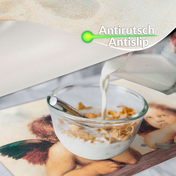 Antirutsch Tischset mit Engel-Motiv, Schüssel mit Müsli und eingegossener Milch.