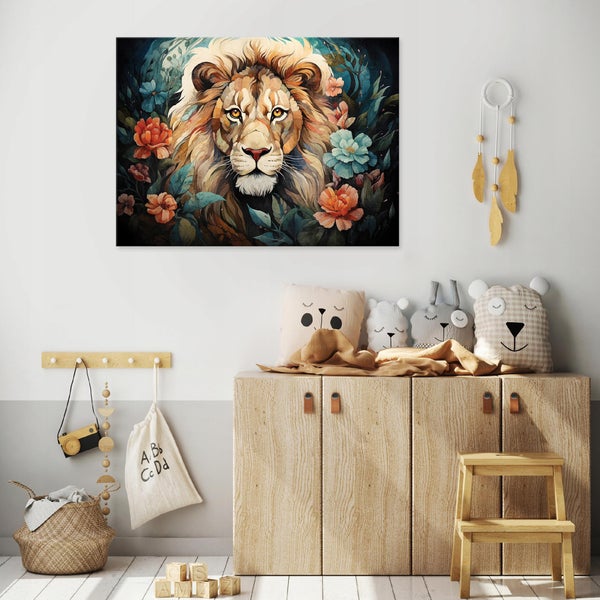 Leinwandbild mit einem Löwenkopf und bunten Blumen in einem hellen Kinderzimmer mit Holzmöbeln und dekorativen Kissen.