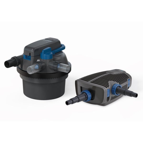 Oase Druckfilter und Filterpumpe Set für Teiche aus dunklem Kunststoff mit blauen Akzenten und mehreren Schlauchanschlüssen.