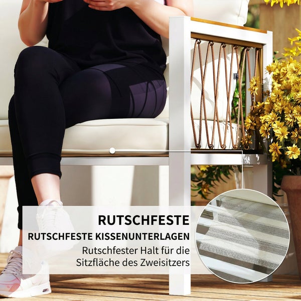 Weiße, zusammengerollte Schneedecke mit Glitzereffekt für Weihnachtsdekorationen.