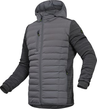 Hybrid-Jacke mit Kapuze, horizontaler Steppung am Rumpf, strukturierten Ärmeln, durchgehendem Reißverschluss und Brusttasche.