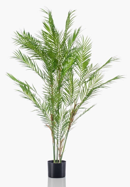 Künstliche Goldfruchtpalme im schwarzen Topf mit grünen Palmwedeln aus Kunststoff.