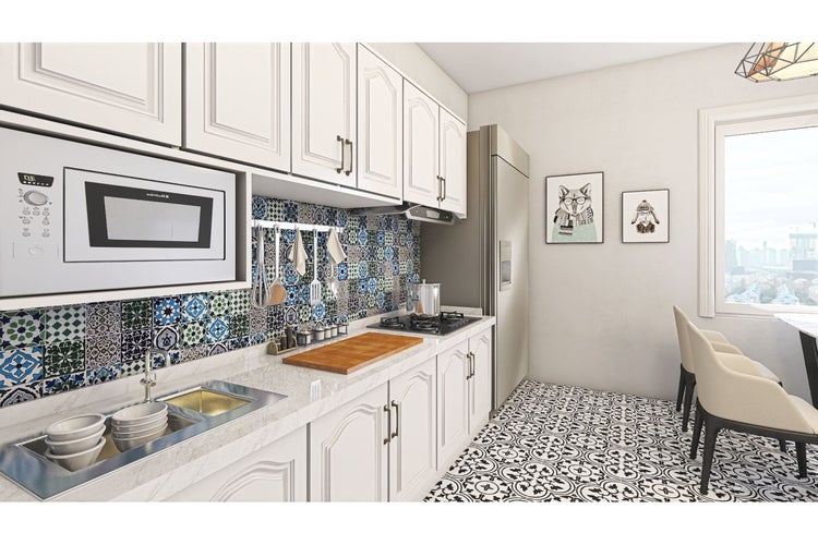 Helle Küche mit weißen Schränken, Mikrowelle, Spüle, Herd und gemusterten Fliesen.