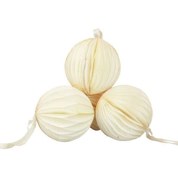 Dekorative Papierbälle mit Bändern für saisonale Dekoration