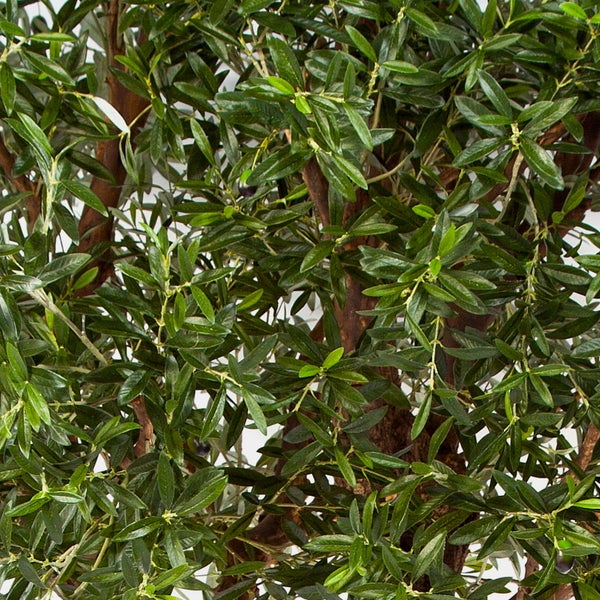 Detailaufnahme eines künstlichen Baumstamms mit strukturierter Rinde in einem quadratischen braunen Übertopf.