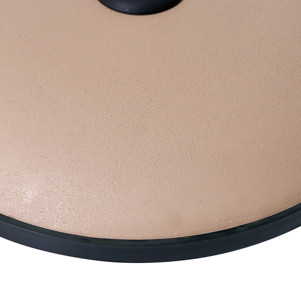 Detailansicht eines Sonnenschirmständers mit strukturierter Oberfläche und schwarzem Rand.