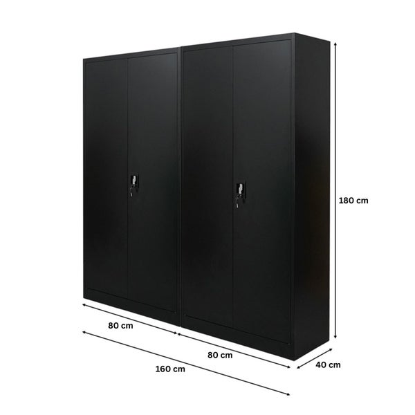 Zwei schwarze Metallschränke mit einer Höhe von 180 cm, einer Breite von 160 cm und einer Tiefe von 40 cm.