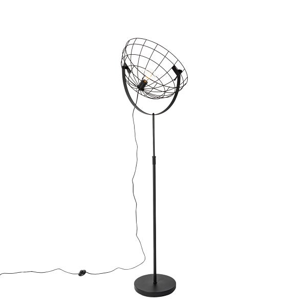 Schwarze Stehlampe mit Lampenschirm in Gitteroptik