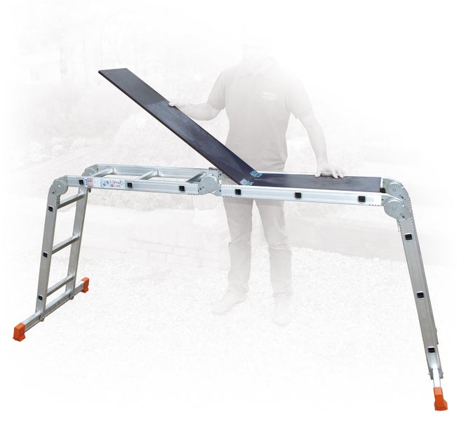 Aluminium Arbeitsbühne mit einer Person, die eine Plattform einsetzt