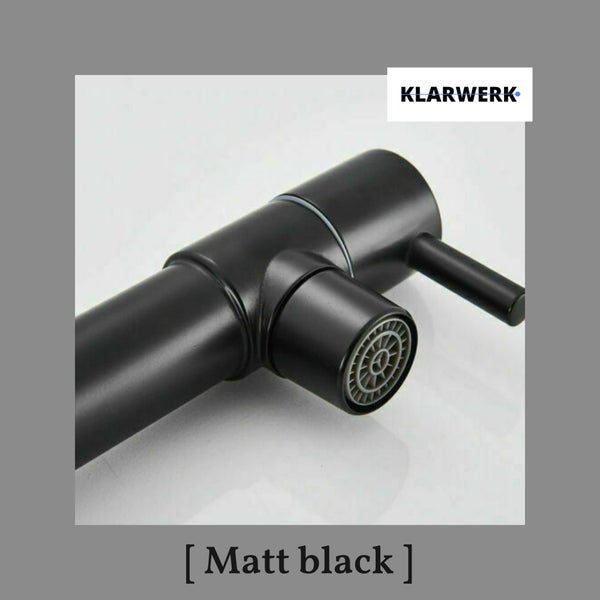 Detailansicht einer mattschwarzen Armatur mit Strahlregler, Hebelgriff und Klarwerk Logo.