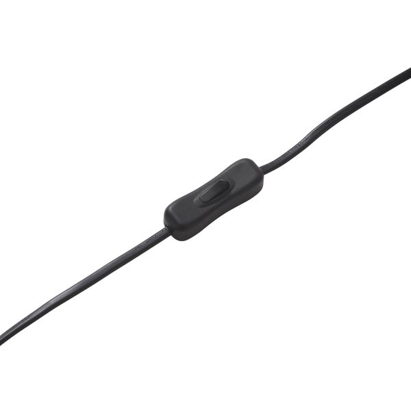 Schwarzer Schnurzwischenschalter an einem schwarzen Kabel.