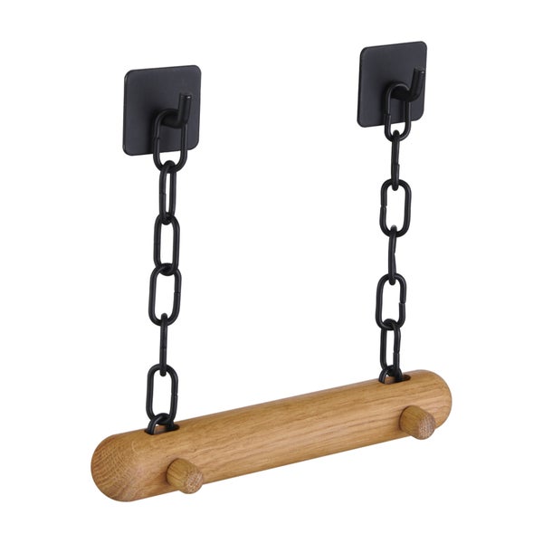 Wandhaken mit Holzstange an zwei Metallketten zur Wandmontage