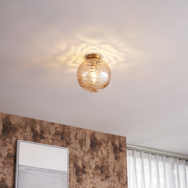 Deckenleuchte mit runder Glasschirm