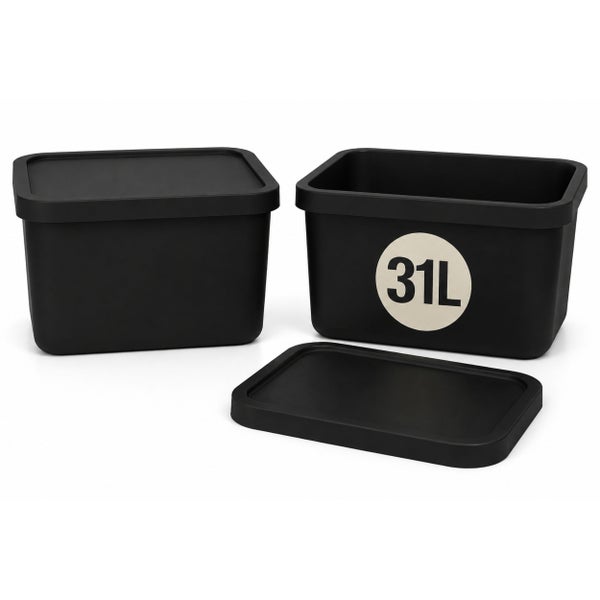 Zwei schwarze Kunststoffboxen mit Deckel und einem Fassungsvermögen von 31 Litern zur Aufbewahrung.