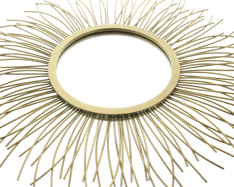 Runder Wandspiegel mit dekorativem goldfarbenem Rahmen aus dünnen Metallstäben im Sonnendesign.