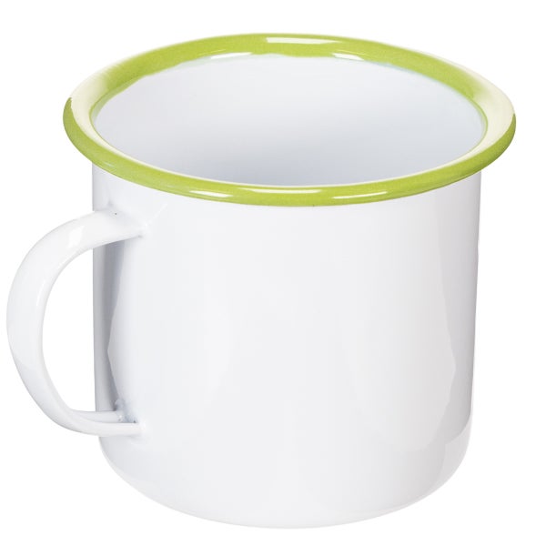 Emaillebecher in Weiß mit grünem Rand und Henkel.