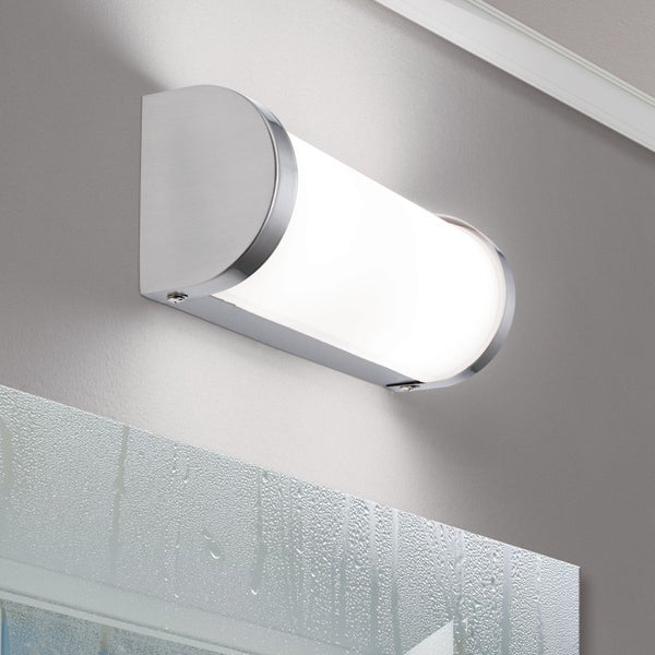 Moderne LED Wandleuchte für den Badezimmerspiegel aus Metall mit satiniertem Diffusor zur gleichmäßigen Beleuchtung.