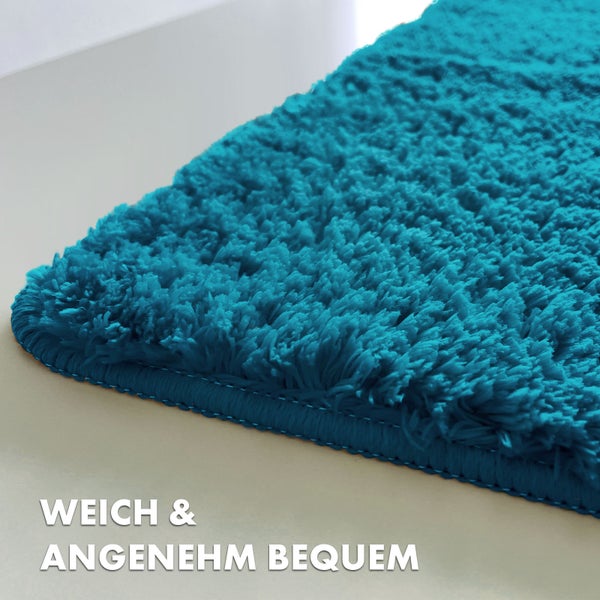 Detailansicht einer blauen Badematte mit weichen Fasern
