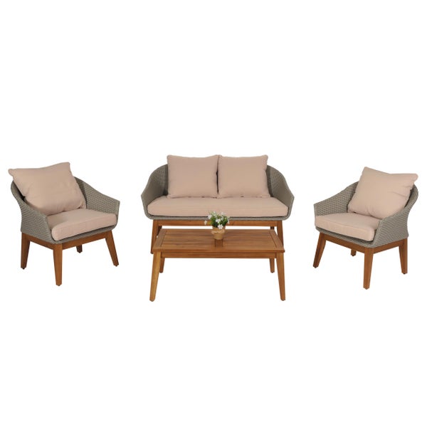 Gartenmöbel-Set vierteilig aus Holz und Kunststoffgeflecht bestehend aus zwei Sesseln, einem Sofa und einem Couchtisch inklusive Polstern.