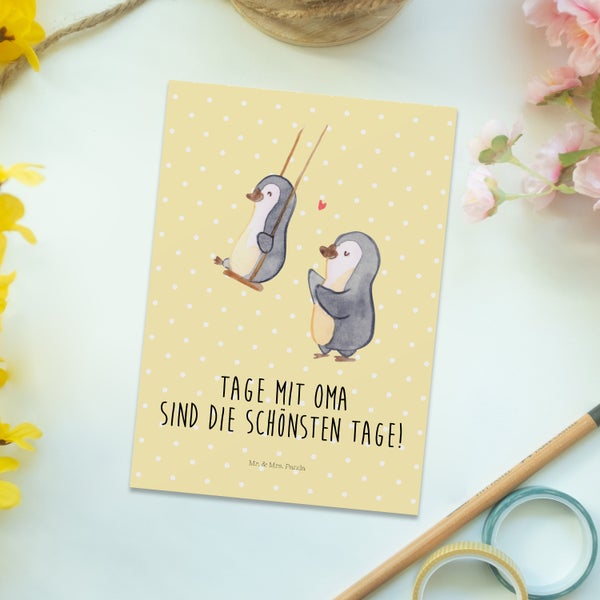 Mr. & Mrs. Panda Postkarte Pinguin Oma schaukeln - Gelb Pastell