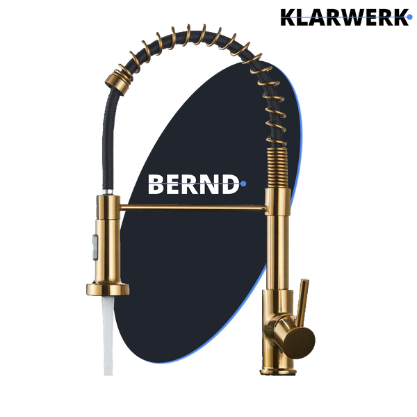 Küchenarmatur in Gold mit flexibler Spiralfeder, Einhandmischer und ausziehbarer Geschirrbrause.