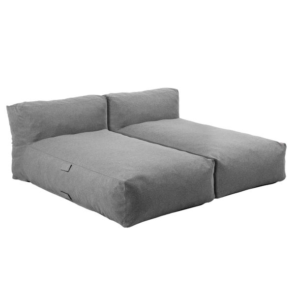 Graues modulares Sitzsack Sofa bestehend aus zwei Elementen mit Rückenlehne aus robustem Stoff.