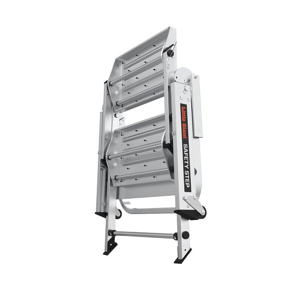 Zusammengeklappte Little Giant Safety Step Trittleiter aus Aluminium mit rutschfesten Stufen.