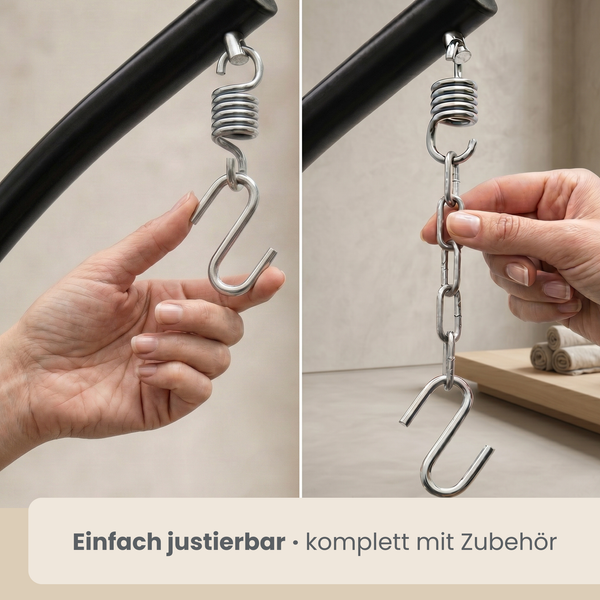 Eine Hand zeigt die einfache Höhenverstellung eines Hängesessel-Zubehörsets mit Metallfeder, Kette und S-Haken an einem Gestell.