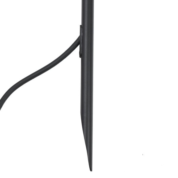 Schwarzer Erdspieß aus Metall mit Kabelzuführung für Außenleuchten.