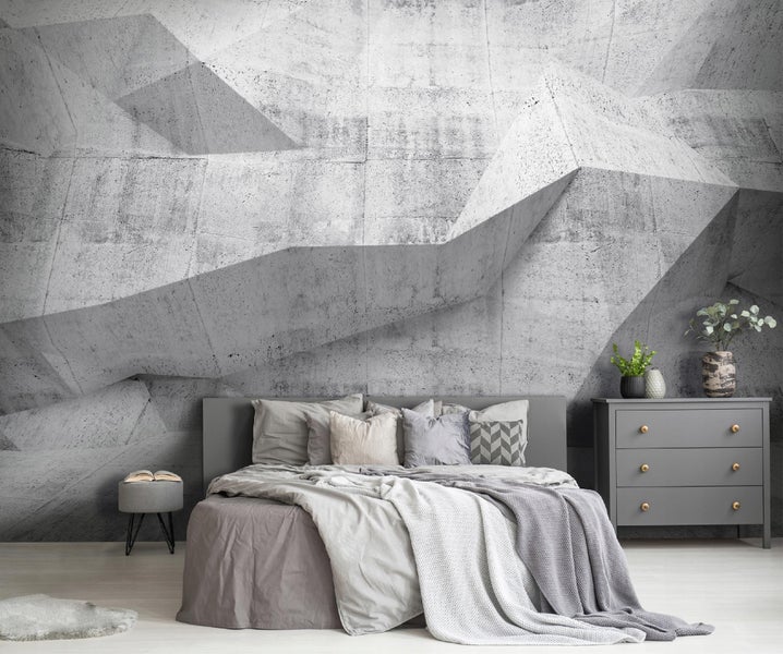 Schlafzimmer mit Bett, Kommode und Fototapete in Betonoptik
