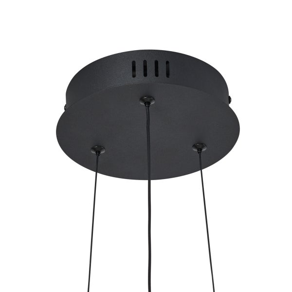 Deckenbefestigung einer Pendelleuchte mit Kabeln