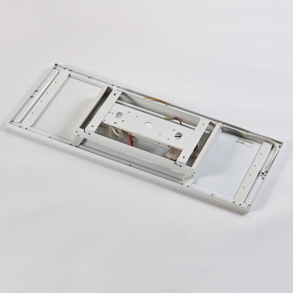 Rückansicht eines rechteckigen LED-Panels aus Metall in Weiß mit sichtbarer Verkabelung und Montageplatte.