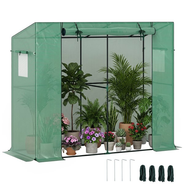 Gewächshaus mit verstärktem Metallrahmen und transparenter Folie im Garten vor einem Zaun.