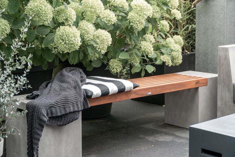 Novum Betonbank Gartenbank Akazienholz 200 cm
