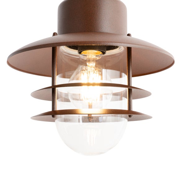 Außenleuchte in Rostoptik mit klarem Glas und horizontalen Metallringen, beleuchtetes Leuchtmittel sichtbar.