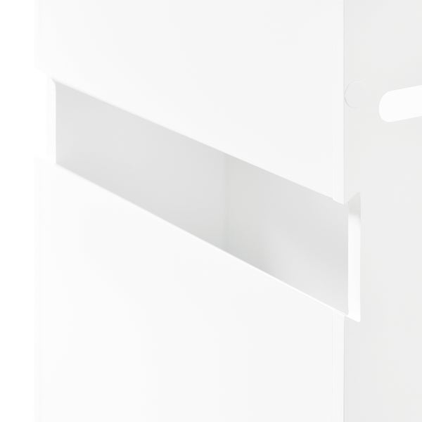 Weißes Schubladenelement mit offener Schublade