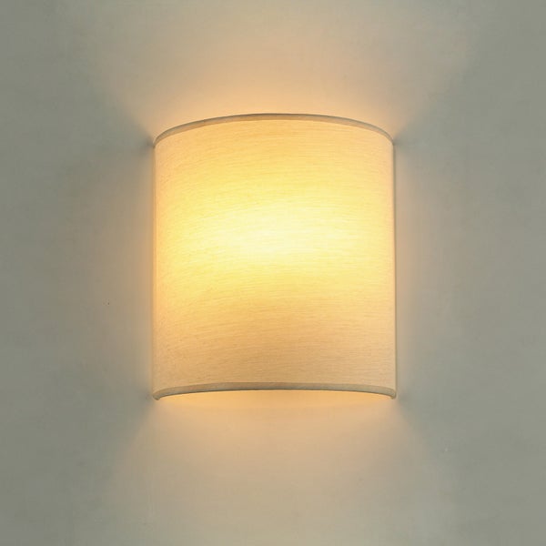 Beleuchtete, zylindrische Wandleuchte mit Stoffschirm